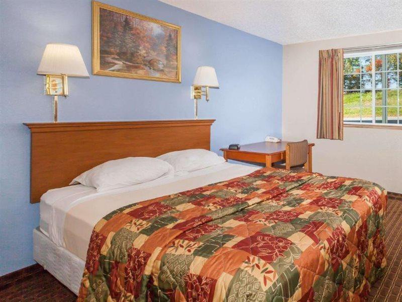 Super 8 By Wyndham Johnstown/Gloversville Exterior photo