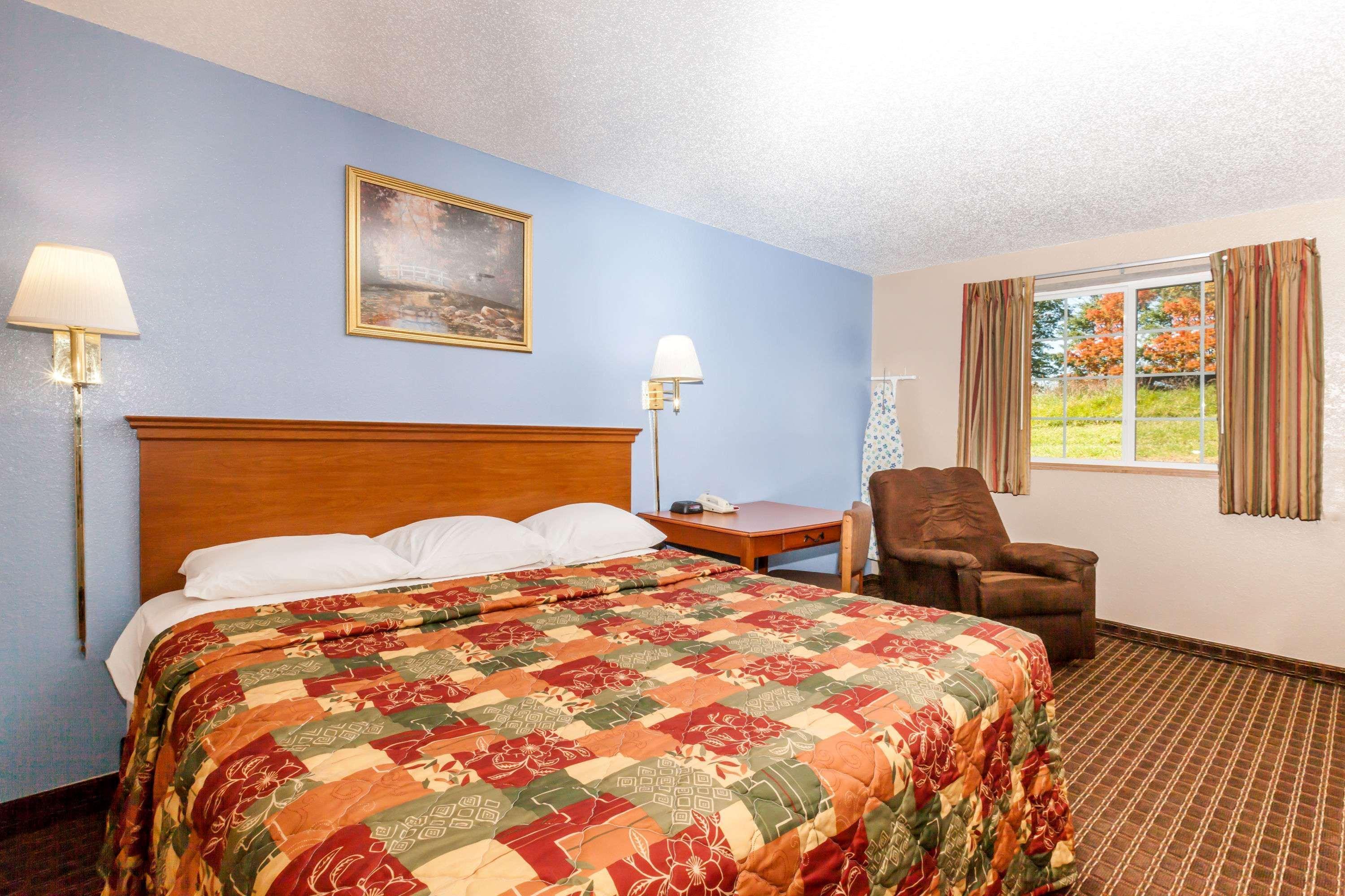 Super 8 By Wyndham Johnstown/Gloversville Exterior photo