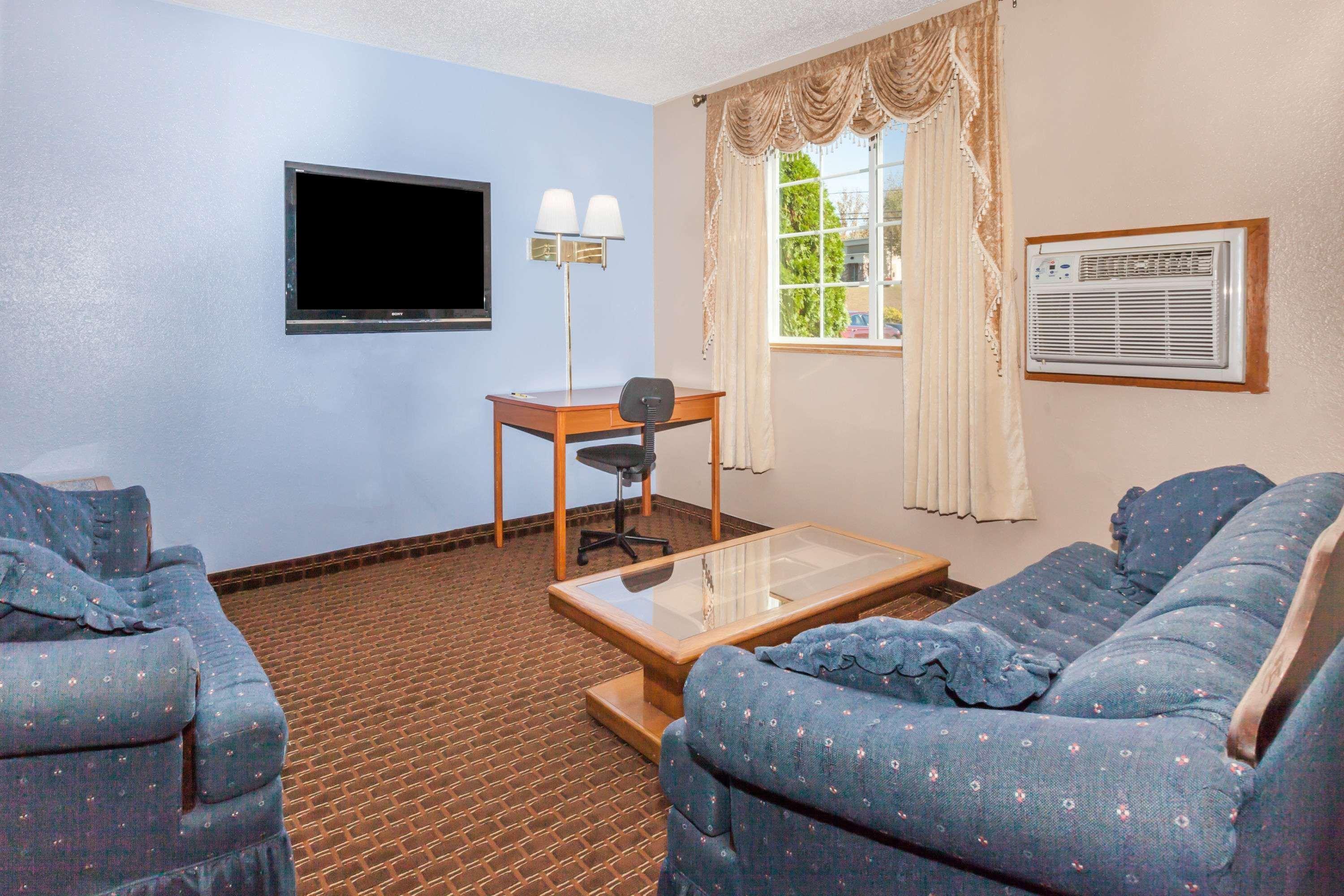 Super 8 By Wyndham Johnstown/Gloversville Exterior photo