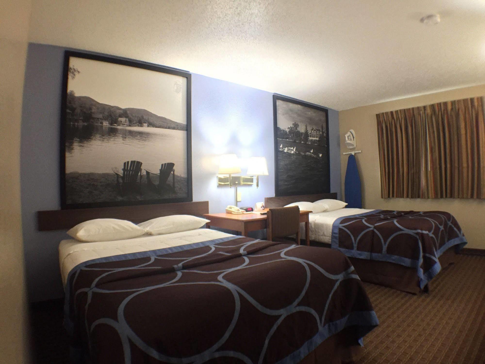 Super 8 By Wyndham Johnstown/Gloversville Exterior photo