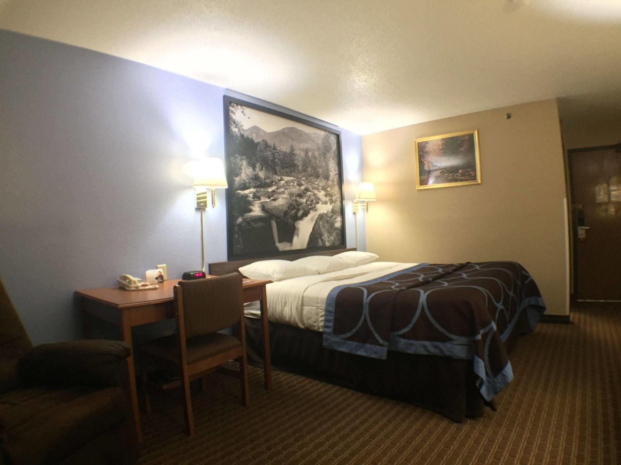 Super 8 By Wyndham Johnstown/Gloversville Exterior photo