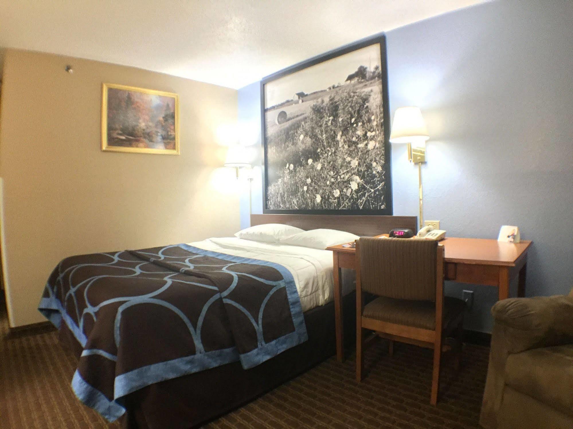 Super 8 By Wyndham Johnstown/Gloversville Exterior photo